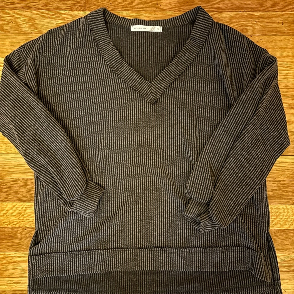 Altar'd State Gray V-Neck Ribbed Knit Top